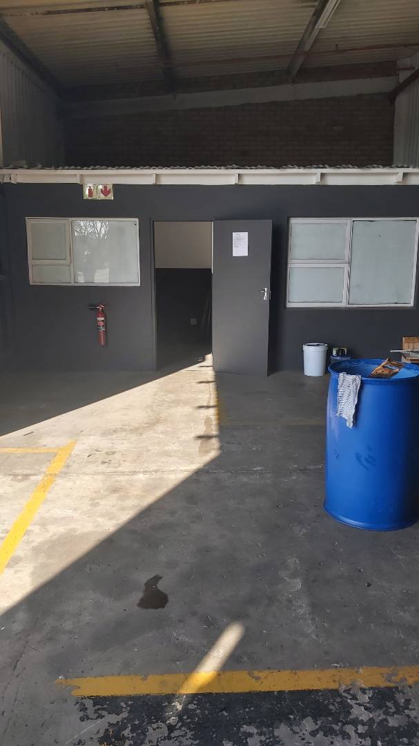 To Let Commercial Property for Rent in Wilsonia Eastern Cape